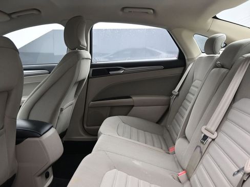 Used 2017 Ford Fusion SE image 18