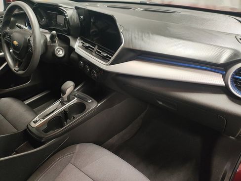 Used 2024 Chevrolet Trax LS w/ LS Convenience Package image 8