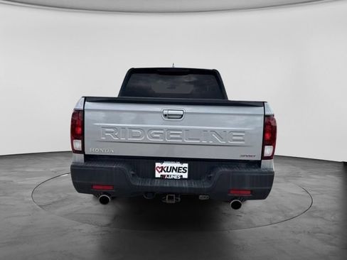 Used 2024 Honda Ridgeline Sport image 11