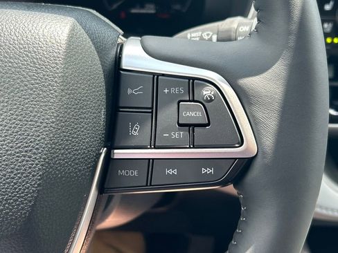 Used 2026 Toyota Highlander Limited AWD/4WD image 43