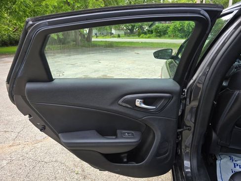 Used 2015 Chrysler 200 S FWD image 8
