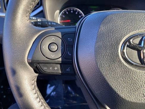 Used 2022 Toyota RAV4 XLE Premium AWD/4WD image 39