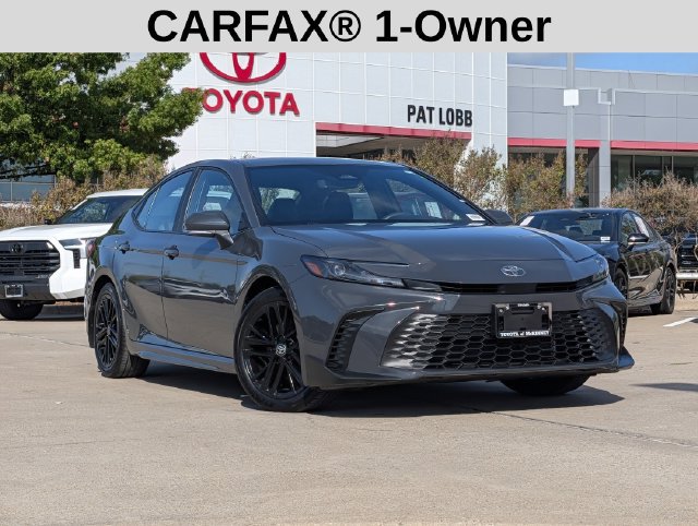 Used 2025 Toyota Camry SE w/ Convenience Package FWD image 2