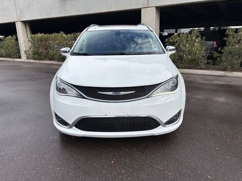 Used 2020 Chrysler Pacifica Limited FWD image 3