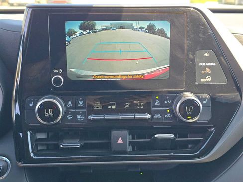 Used 2023 Toyota Highlander XLE FWD image 29