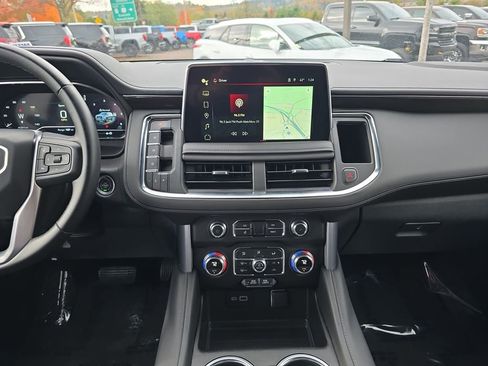 Used 2024 GMC Yukon XL SLE image 14