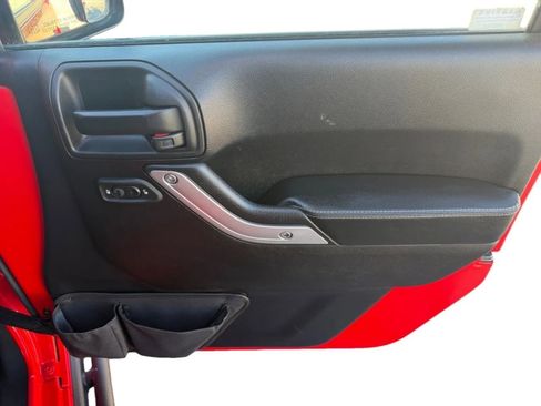 Used 2016 Jeep Wrangler Unlimited Rubicon image 18