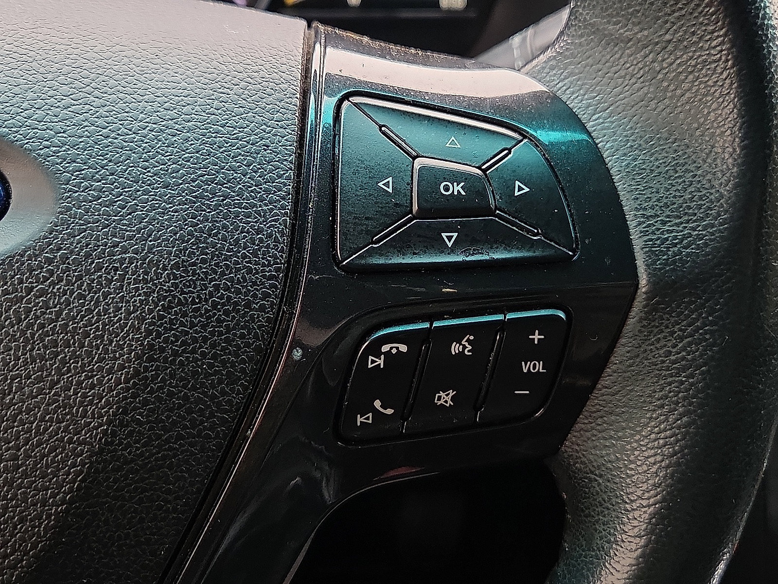 Used 2018 Ford Explorer XLT w/ Equipment Group 202A FWD image 20