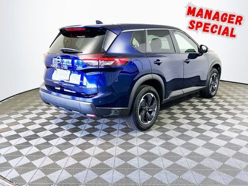 Used 2024 Nissan Rogue SV FWD image 8