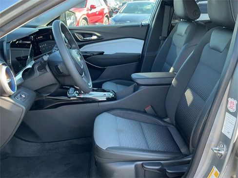 Used 2024 Chevrolet Trax LT image 13