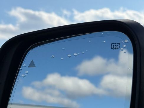 Used 2022 Jeep Grand Cherokee Limited image 39