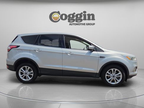 Used 2017 Ford Escape SE FWD image 6