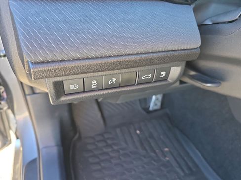 Used 2025 Toyota Camry SE image 18