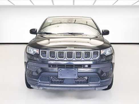 Used 2023 Jeep Compass Sport image 2