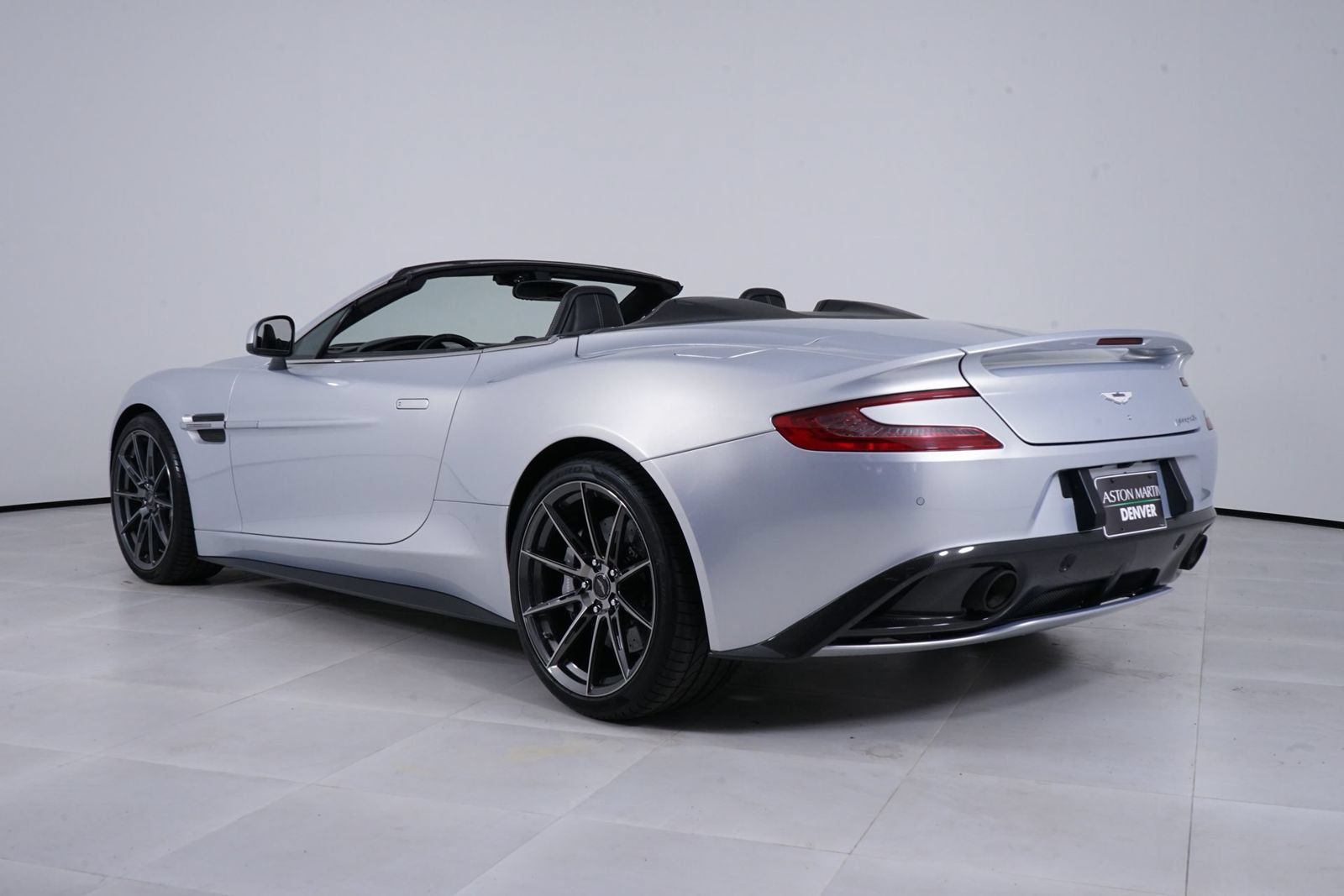 Used 2016 Aston Martin Vanquish Volante RWD image 3
