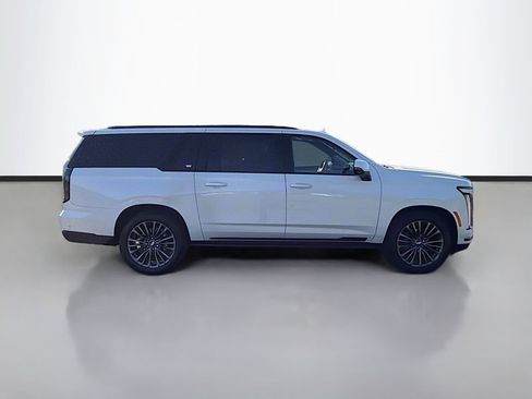 Certified 2025 Cadillac Escalade ESV Sport Platinum AWD/4WD image 4