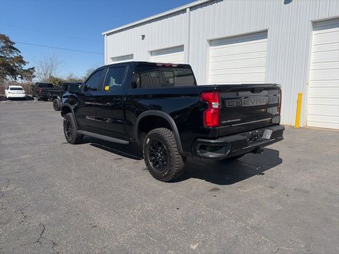 Used 2025 Chevrolet Silverado 1500 ZR2 w/ Technology Package image 5
