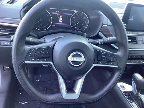 Used 2024 Nissan Altima 2.5 SV FWD image 15