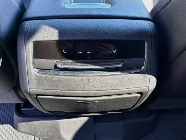 Used 2023 Cadillac Escalade Premium Luxury AWD/4WD image 24