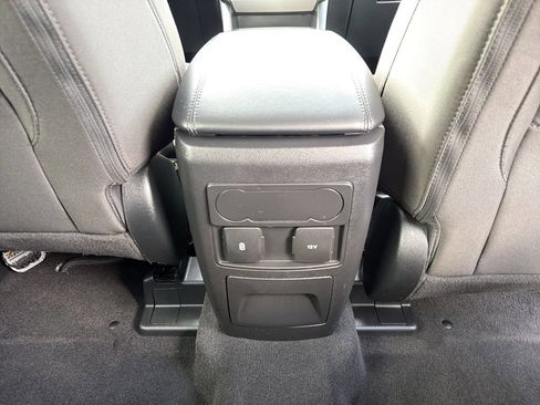 Used 2023 Ford Explorer XLT AWD/4WD image 22