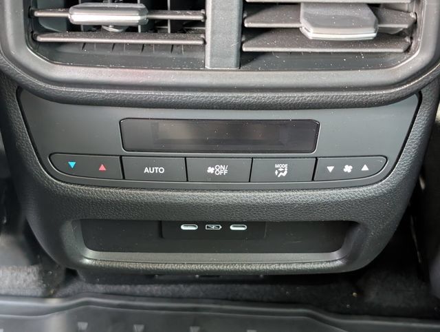 Used 2024 Honda Pilot Touring image 32