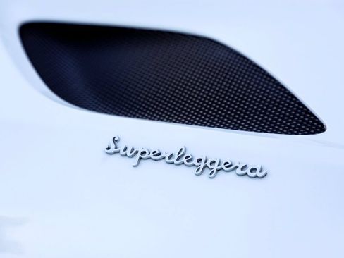 Used 2019 Aston Martin DBS Superleggera RWD image 18