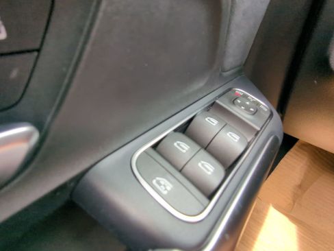 Used 2025 Mercedes-Benz GLA 250 image 10