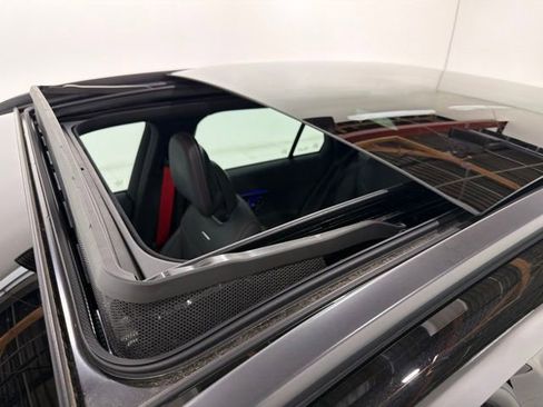 Used 2025 Mercedes-Benz GLC 43 AMG 4MATIC image 27