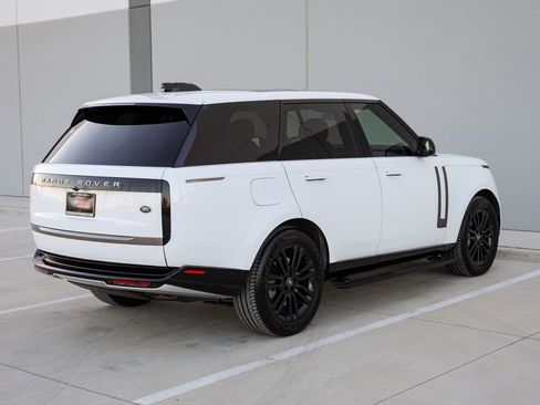 Used 2023 Land Rover Range Rover SE AWD/4WD image 7