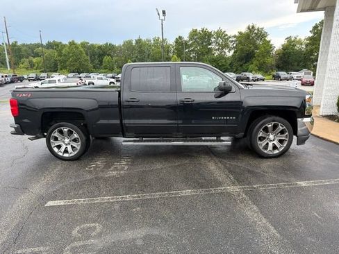 Used 2018 Chevrolet Silverado 1500 LT w/ LT Convenience Package AWD/4WD image 6