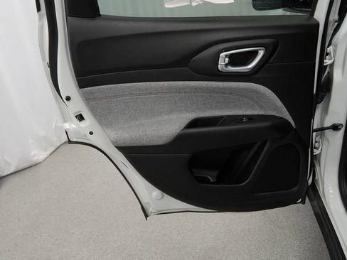 Certified 2024 Jeep Compass Latitude image 42