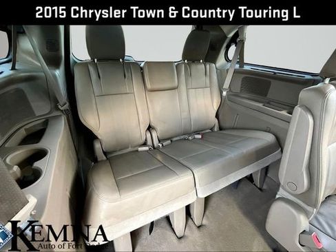 Used 2015 Chrysler Town & Country Touring-L w/ Driver Convenience Group image 26