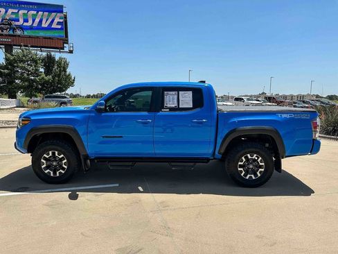 Used 2020 Toyota Tacoma TRD Off-Road w/ TRD Premium Off Road Package AWD/4WD image 6