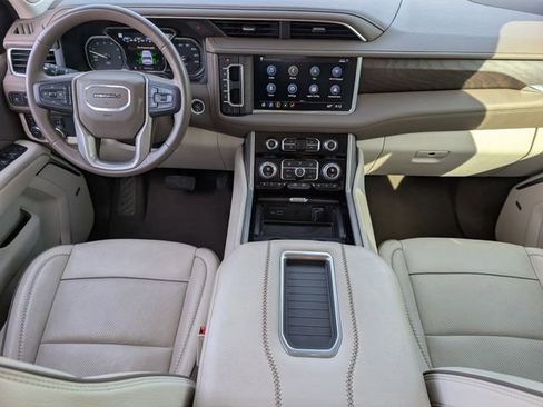 Used 2021 GMC Yukon Denali w/ Denali Premium Package AWD/4WD image 9