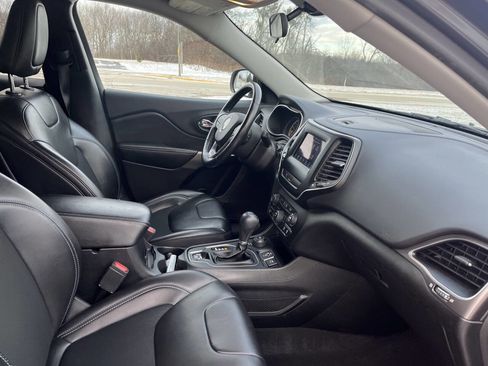 Used 2019 Jeep Cherokee Latitude Plus w/ Cold Weather Group image 38