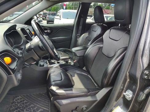 Used 2019 Jeep Cherokee Latitude Plus AWD/4WD image 9