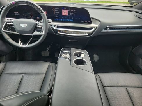 Used 2023 Cadillac Lyriq AWD image 14