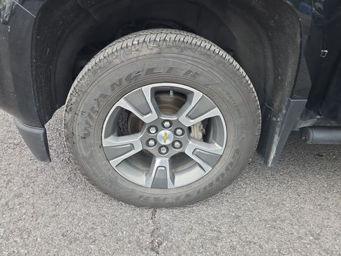 Used 2019 Chevrolet Colorado Z71 AWD/4WD image 11