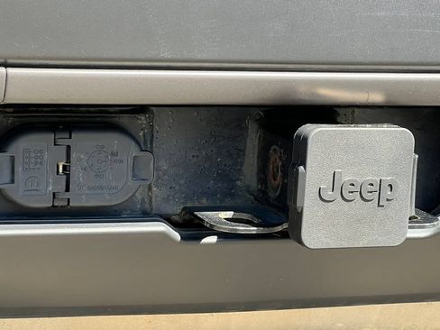 Used 2022 Jeep Cherokee Trailhawk w/ Premium Leather Package AWD/4WD image 13