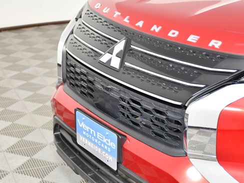 Used 2024 Mitsubishi Outlander ES AWD/4WD image 11