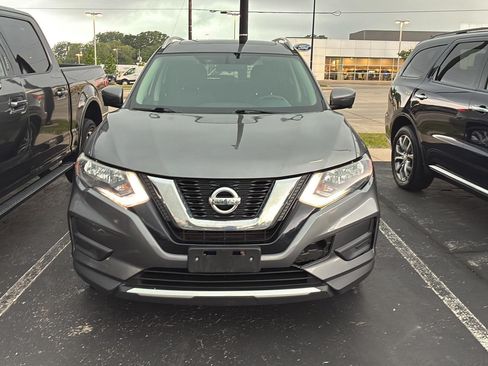 Used 2017 Nissan Rogue SV AWD/4WD image 2