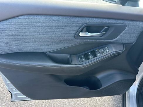 Used 2023 Nissan Rogue SV image 9