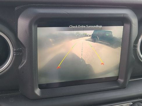 Used 2020 Jeep Wrangler Unlimited Sahara AWD/4WD image 29