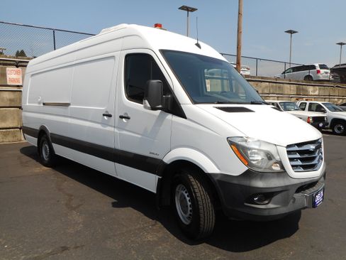 Used 2014 Freightliner Sprinter 2500 RWD image 1
