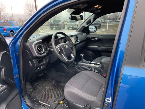 Certified 2018 Toyota Tacoma TRD Off-Road image 10