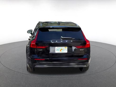 Used 2025 Volvo V60 B5 Cross Country Plus image 12