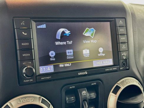 Used 2017 Jeep Wrangler Unlimited Rubicon w/ Connectivity Group AWD/4WD image 13
