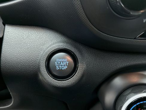 Used 2024 Hyundai Venue Limited image 21