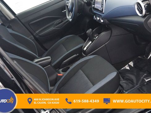 Used 2023 Nissan Versa SV image 8
