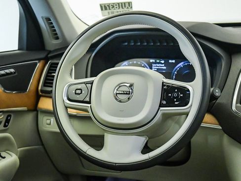 Certified 2022 Volvo XC90 T5 Momentum AWD/4WD image 13